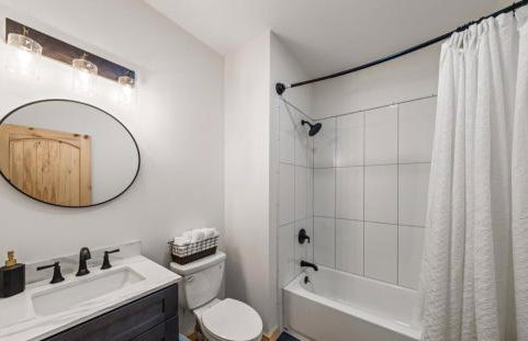 Mountain View Retreat with Large Swim Spa, Game Room - Foto 47