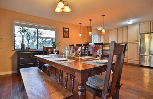 Lily Pad - Hot Tub! Private Dock! BBQ! Game Room! Walk to Town!! Fast WiFi!! Dog Friendly! - Foto 11