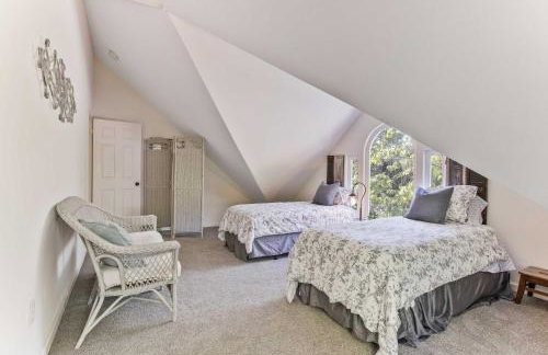 Charming 4BR Wine Country Getaway with Spa & Firepit - Foto 36