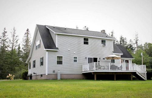Charming Dog-Friendly Beach House with Fire Pit & Jetted Tub Near Carters Beach in Hancock, Maine - Foto 17