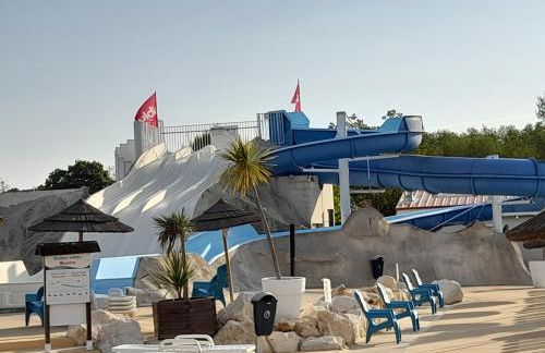 Mobil home camping les Charmettes 4 étoiles les MATHES en Charente Maritime prés du ZOO de la Palmyre 8 personnes tout confort 3 chambres 2salles de bains 2 WC Lave linge lave vaisselle Climatisation bien situé - Foto 20