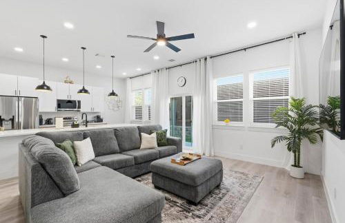 Modern 3BR Home w/ Rooftop • 5 min to Downtown - Foto 20