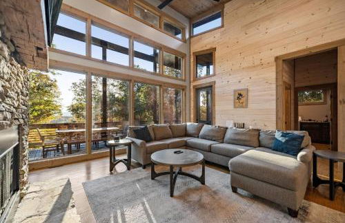 Honeysuckle Chalet - Luxe Mountain Chalet - Hot Tub, Wi-Fi, Pool Table, Party Deck, Fire Pit - 15 mins to Blue Ridge! - Foto 19