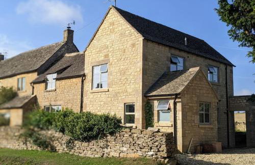 Stylish 3 bed Cotswold cottage with stunning views - Foto 28