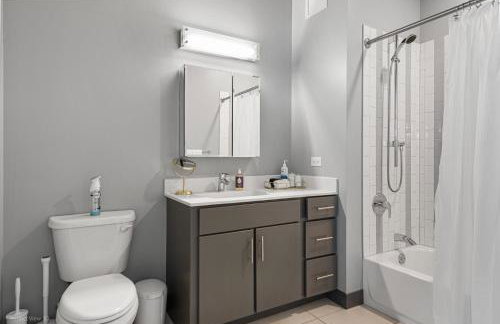 Linea Luxury Living with Indoor Pool and Rooftop Views in The Loop - Photo 12