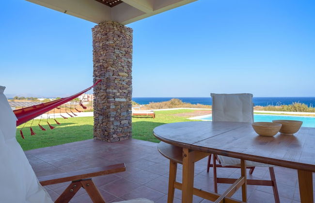 Cristelia Luxury Sea Front & Pool Villa - Foto 11