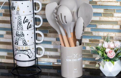 Pasadena Charming Vacation Home with Hot Jacuzzi - Photo 51