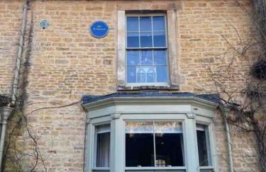 Historic Cotswold Chic Style for UK staycation - Photo 7