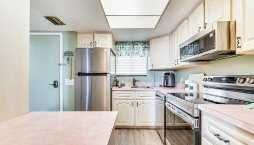 Gulf-View Condo with Beach Access and Patio in Hudson - Foto 5