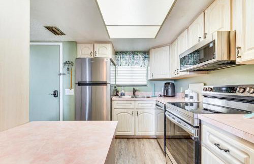 Gulf-View Condo with Beach Access and Patio in Hudson - Foto 5