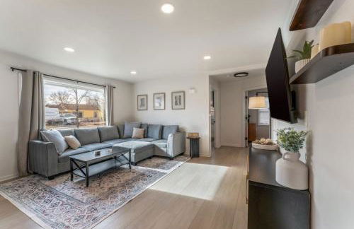 Central Denver Hangout with Huge Backyard - Foto 7