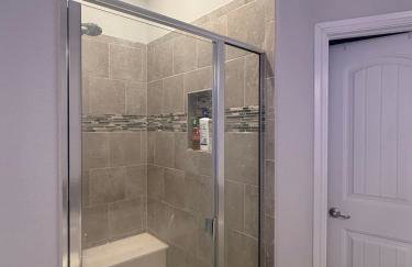 Modern Family Fun Home near AT&T Stadium, Rangers,6Flags, Epic Water Park - Foto 38