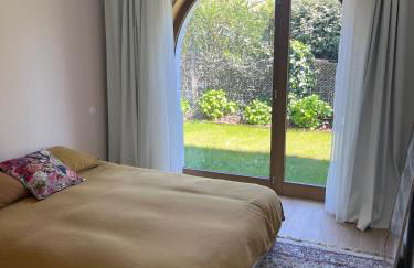 Contemporary Villa with Pool - Foto 16