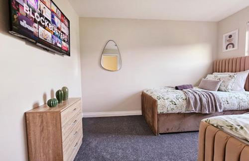 Modern 5 Bedroom Townhouse with Free Parking - Foto 42