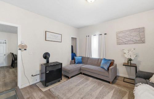 Cozy Adventure Filled Escape Free parking apts - Foto 14