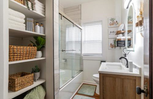 Luxury Short and Midterm Hyde Park Getaway - Photo 50