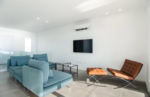 Ocean Views - New Private Condominium with Pool & Sea Views - Foto 13
