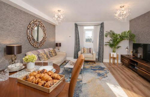 8 Blue Bridge- Elegant and Luxurious 1 Bedroom Apt- Free Parking - Photo 10