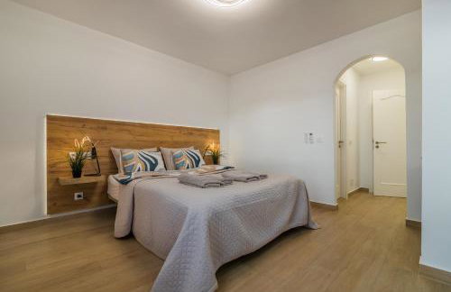 CASA ZUZA - AC, heated pool, 2 terraces, 2 bedrooms & bathrooms, tv channels - Foto 23