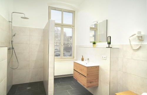 Halle Suites by FullHouse - free parking & WiFi - Foto 45