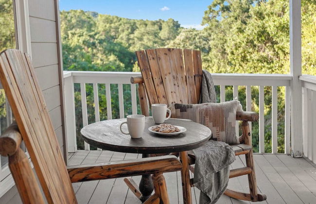 Hidden Oaks Farmhouse by Avantstay Hot Tub, Deck - Foto 43