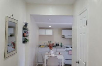 Cozy Studio Walk to Shops, Quick Drive to DC - Foto 13