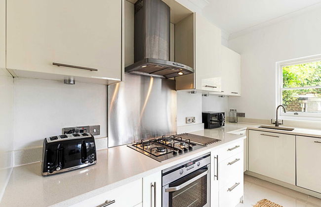 Bright Home Near Little Venice - Photo 14