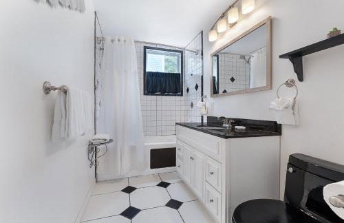 Downtown Gem- Dog Friendly Walk to Everything - Foto 32