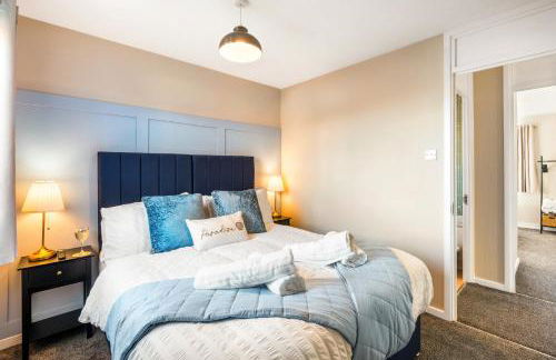 Spacious 5-Bedroom Home, Accommodates 10, Fast Wi-Fi & Parking Included - Foto 15