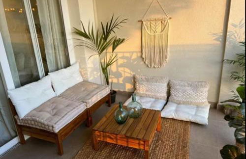 Beachfront, Sea views, Terrace and Parking! - Foto 2