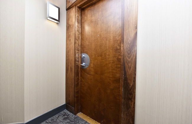 Sarkar Suites - 3888 Duke of York Blvd - Photo 2