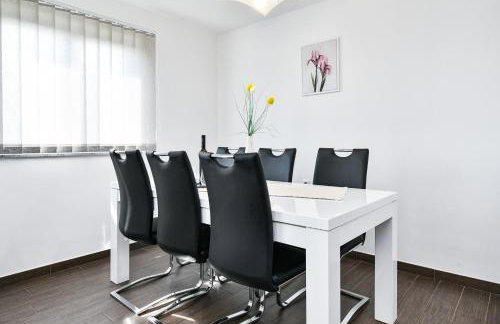 Apartman Lavanda sa bazenom i okućnicom 4* - Foto 7