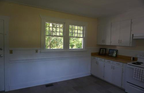 Renovated 1928 bungalow on a former asylum campus - Foto 42