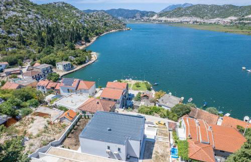 Familiy Villa Navis with heated pool - Photo 15