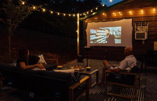 Luxe Lodge Escape - Hot Tub-Outdoor Movies-Game Room-Fire Pit - Foto 2