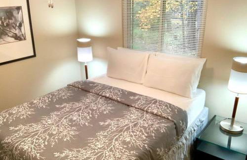 The House Hotels - 4 Beds, huge yard, secluded, and central! - Foto 33