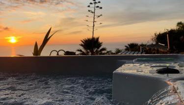 ZenRepublic, your private villa with outdoor jacuzzi & pool with stunning ocean views - Foto 2