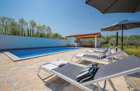 Gorgeous Home In Buje With Kitchen - Foto 7