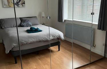 2-Bed Home with Parking, Near Airport, NEC & JLR - Foto 3