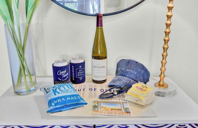 Southern Oasis by Avantstay 0.5mi Walk to the Beach, Pool, Patio, Large Yard - Photo 10