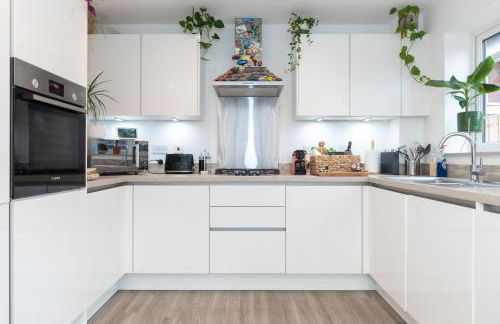 Sleeps 8, off-road parking for 3 cars, pet friendly, welcome hamper - Foto 2