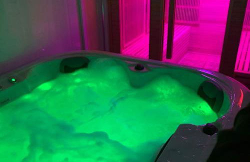 Relaxing Getaway With Hot Tub & Sauna Sleeps 6 - Foto 74