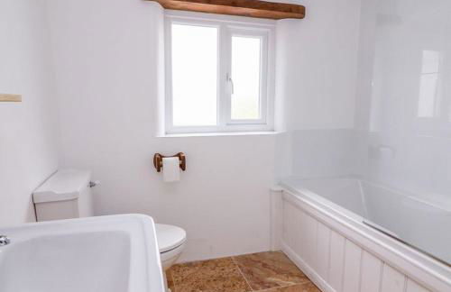 Characterful and quirky cottage in beautiful Pembs - Photo 18