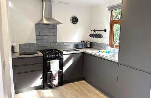 POPPY LUXURY LODGE Sleeps 8 at Fairview Farm, Ravenshead, Nottingham Near Sherwood Forest, Dog Friendly, Farm Stay great for wedding groups, families, Hen Do's, friends gatherings with amazing views - Foto 24