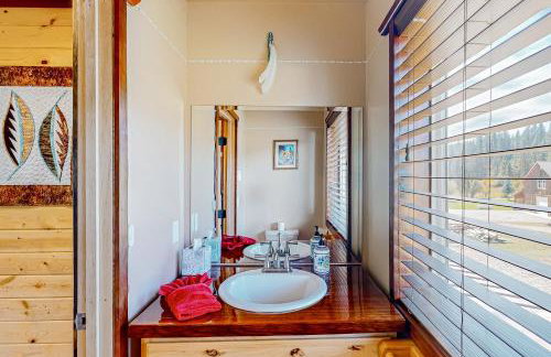 Rustic Cabin with Decks and Hot Tub in Garden Valley! - Foto 14