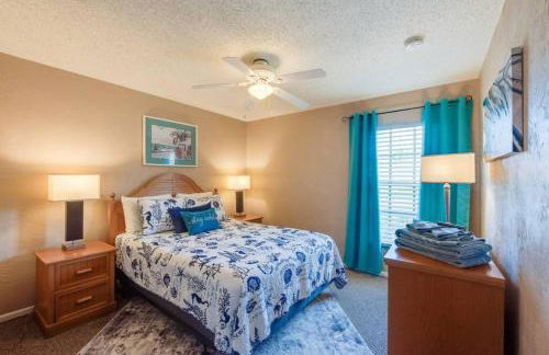 Large pool home and blocks away from the beach - Foto 28