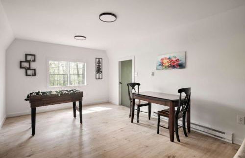 Tiny Cabin w Fire Pit Game Room and Dog Friendly - Foto 24