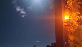 Linda Cabana com Vista Incrível nas Montanhas com Trilha, Cachoeira e Alexa - Foto 3