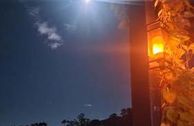 Linda Cabana com Vista Incrível nas Montanhas com Trilha, Cachoeira e Alexa - Photo 3