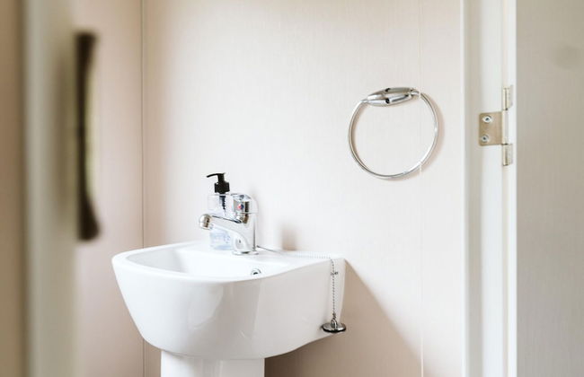 Cozy Chalet in Goedereede With Garden - Photo 12